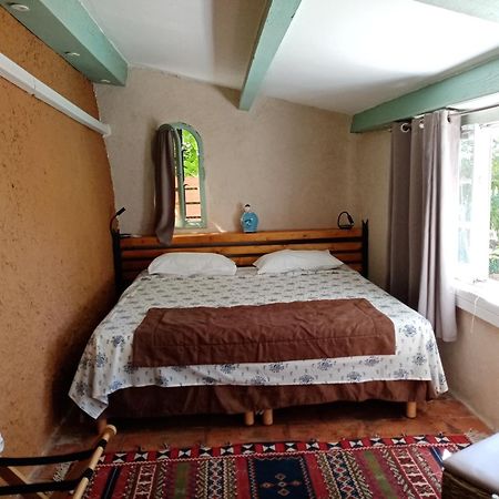 L'Atelier Bed and Breakfast Saint-Maximin  Værelse billede