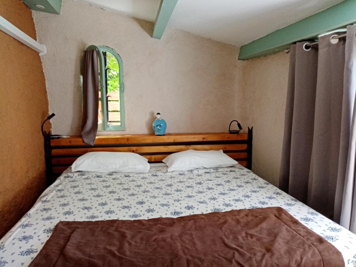 L'Atelier Bed and Breakfast Saint-Maximin  Værelse billede