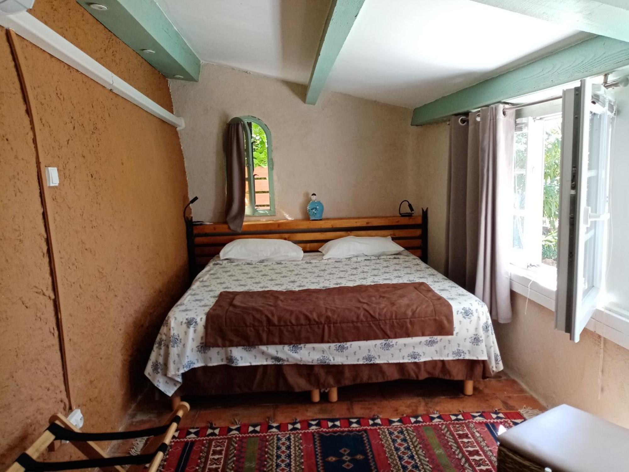 L'Atelier Bed and Breakfast Saint-Maximin  Værelse billede